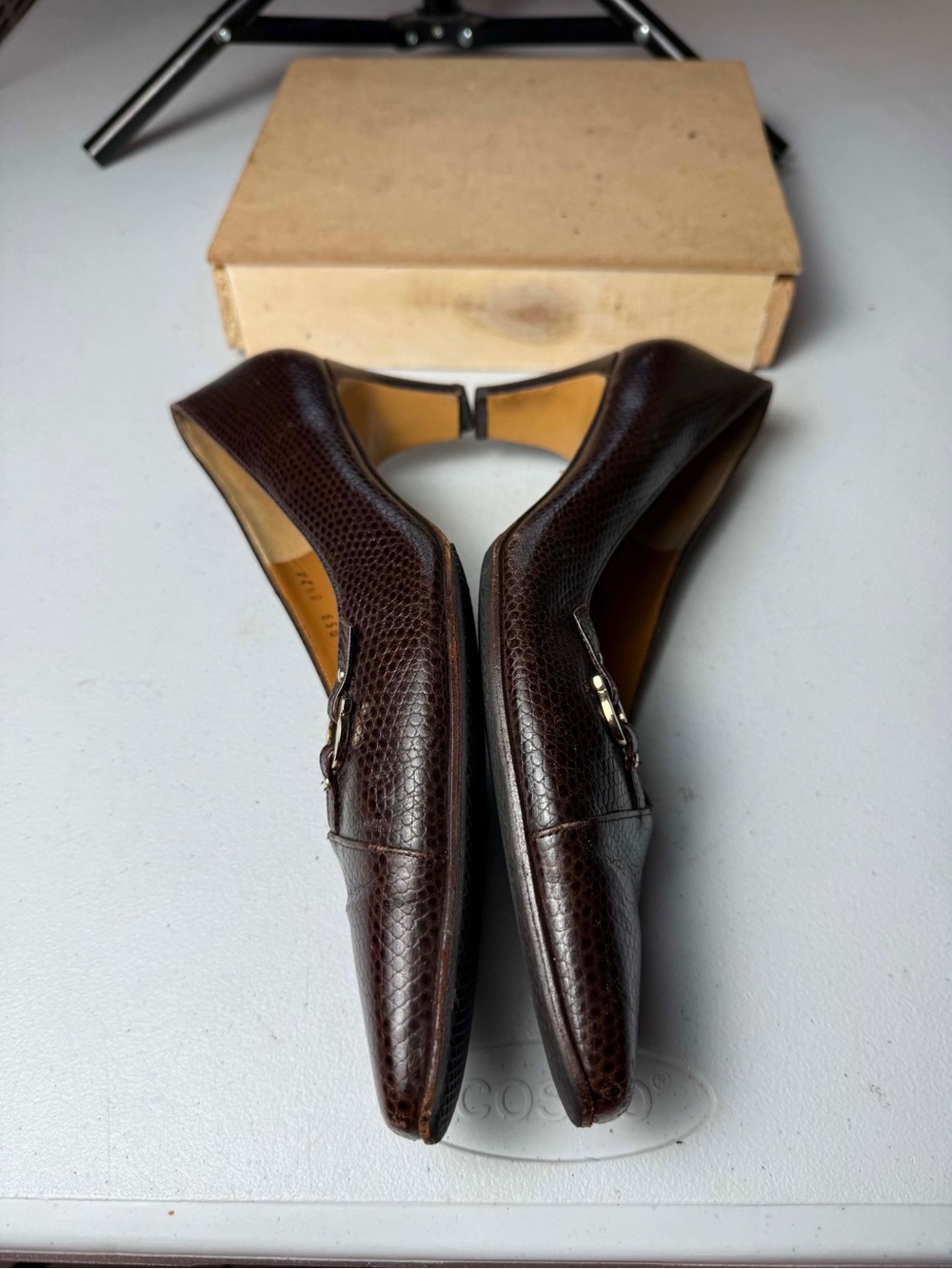 Ferragamo Ladies Leather Pump Reptile Skin Horseshoe Sz 8.5 Brown Heels - Picture 13 of 13